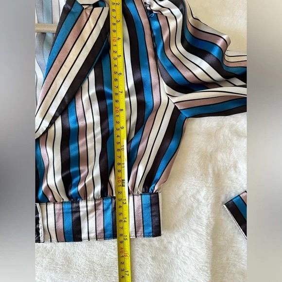 PrettyLittleThing Cropped Button Up Top - Picture 7 of 10